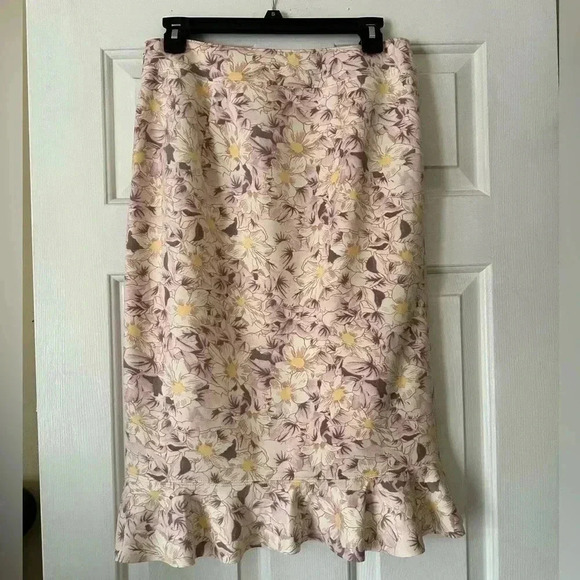 Anthropologie Floral skirt with ruffle, women size 8, cream, yellow, pink - Picture 3 of 5
